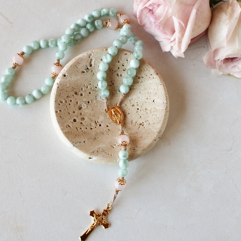 Queen of the Holy Rosary Heirloom Rosary - Shepherd Me Shop